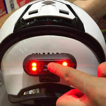 Carregar imagem no visualizador da galeria, Helmet Light Sinalização traseira para capacetes